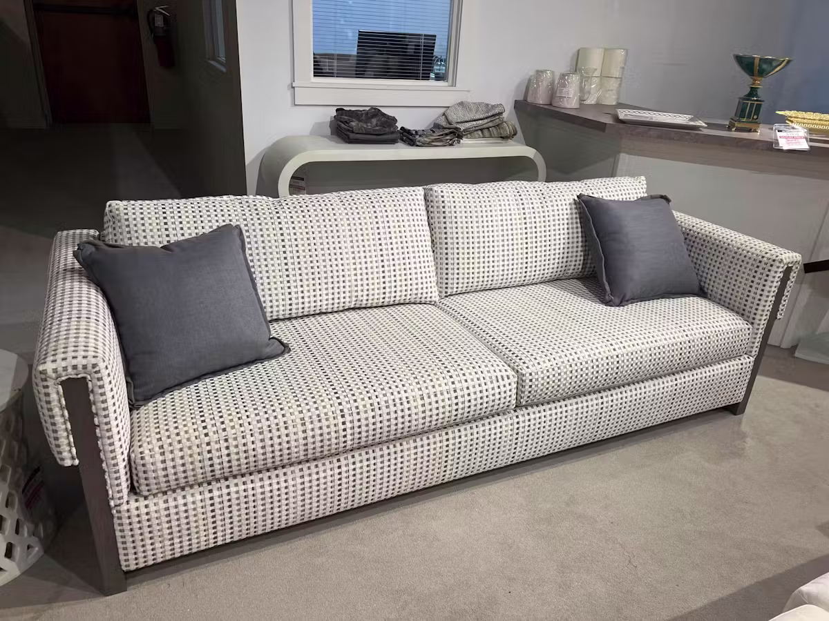 Century LTD5308-2/70 Woodbury Sofa Century LTD5308-2/70 Woodbury Sofa