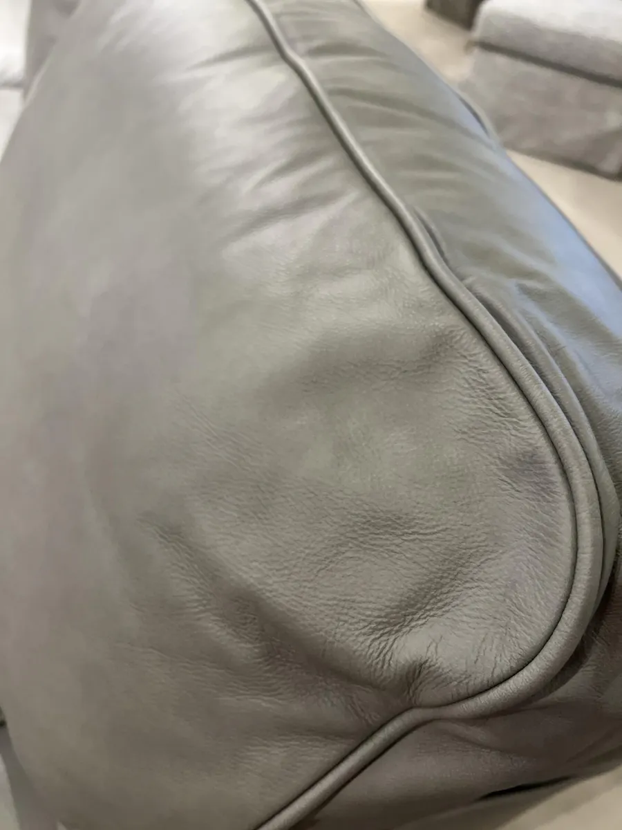Century LR-7600-2/260 Leatherstone Sofa Century LR-7600-2/260 Leatherstone Sofa
