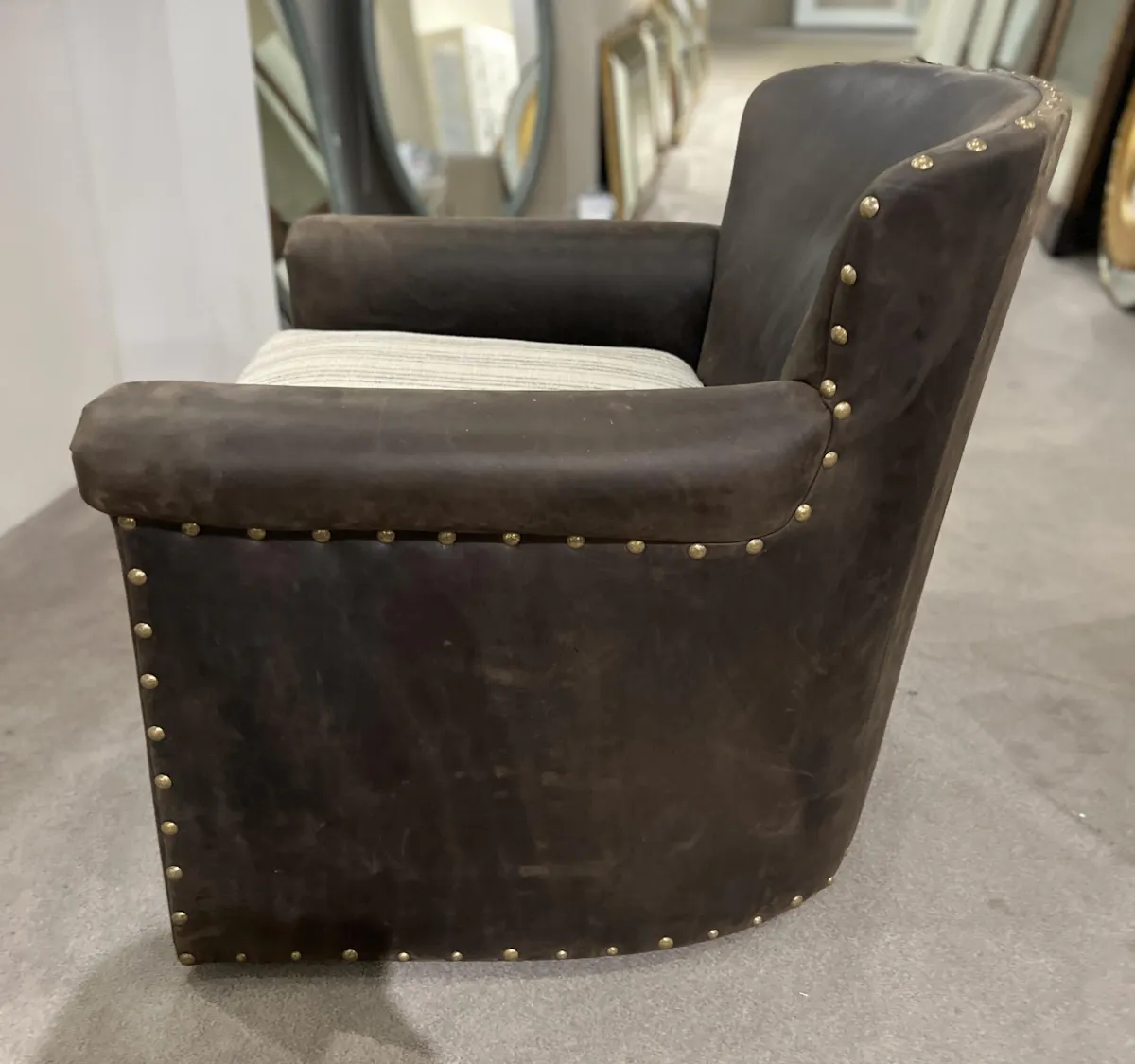 Hancock and Moore 5852-S/436 Traveler's Swivel Chair Hancock and Moore 5852-S/436 Traveler's Swivel Chair