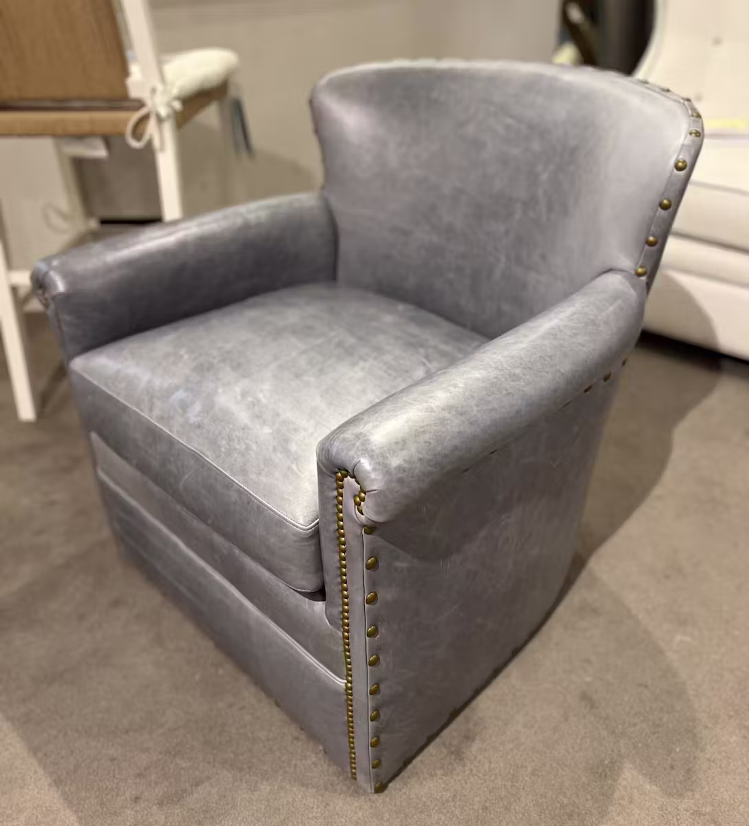 Hancock and Moore 5852-S/765 Traveler's Swivel Chair Hancock and Moore 5852-S/765 Traveler's Swivel Chair