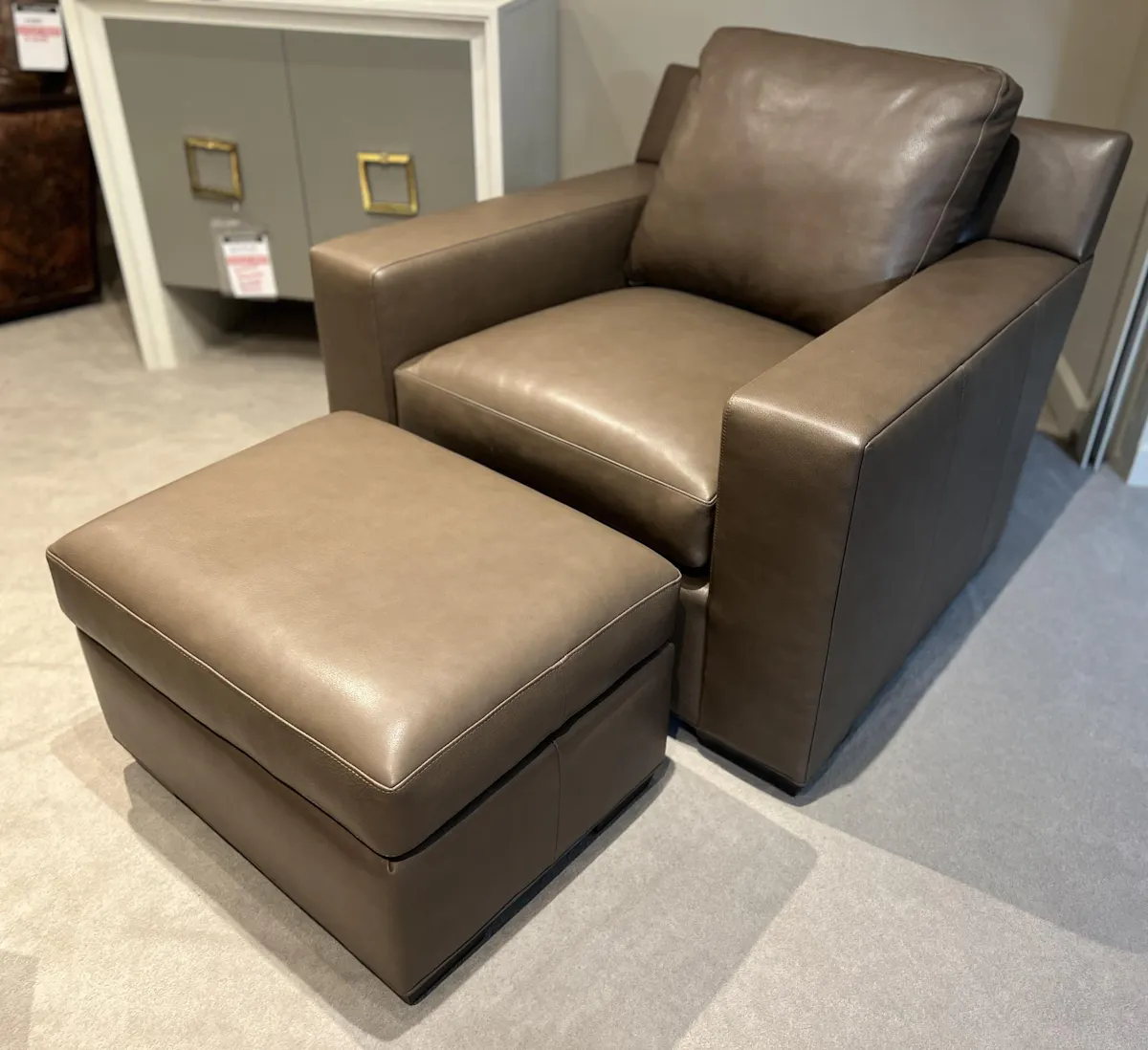 Hancock and Moore E6870-O-TRU/1414 Octavius Ottoman Hancock and Moore E6870-O-TRU/1414 Octavius Ottoman