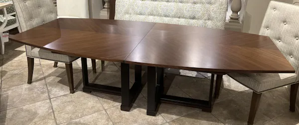 Hickory Chair HC7340-10/250,260,270 Clipse Dining Table Hickory Chair HC7340-10/250,260,270 Clipse Dining Table
