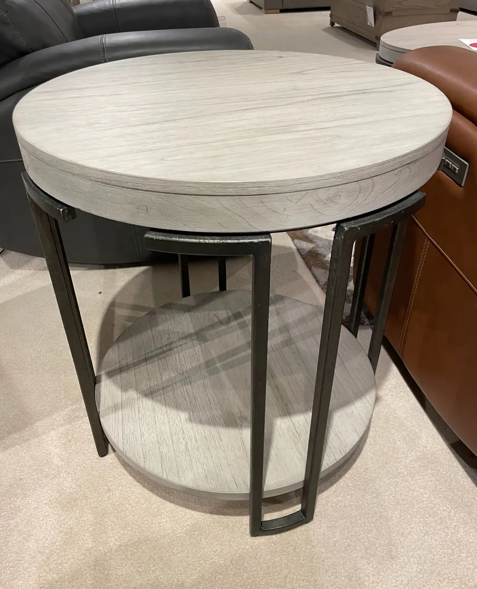Hekman 24101/24103/24104 Cocktail and Two End Tables Hekman 24101/24103/24104 Cocktail and Two End Tables