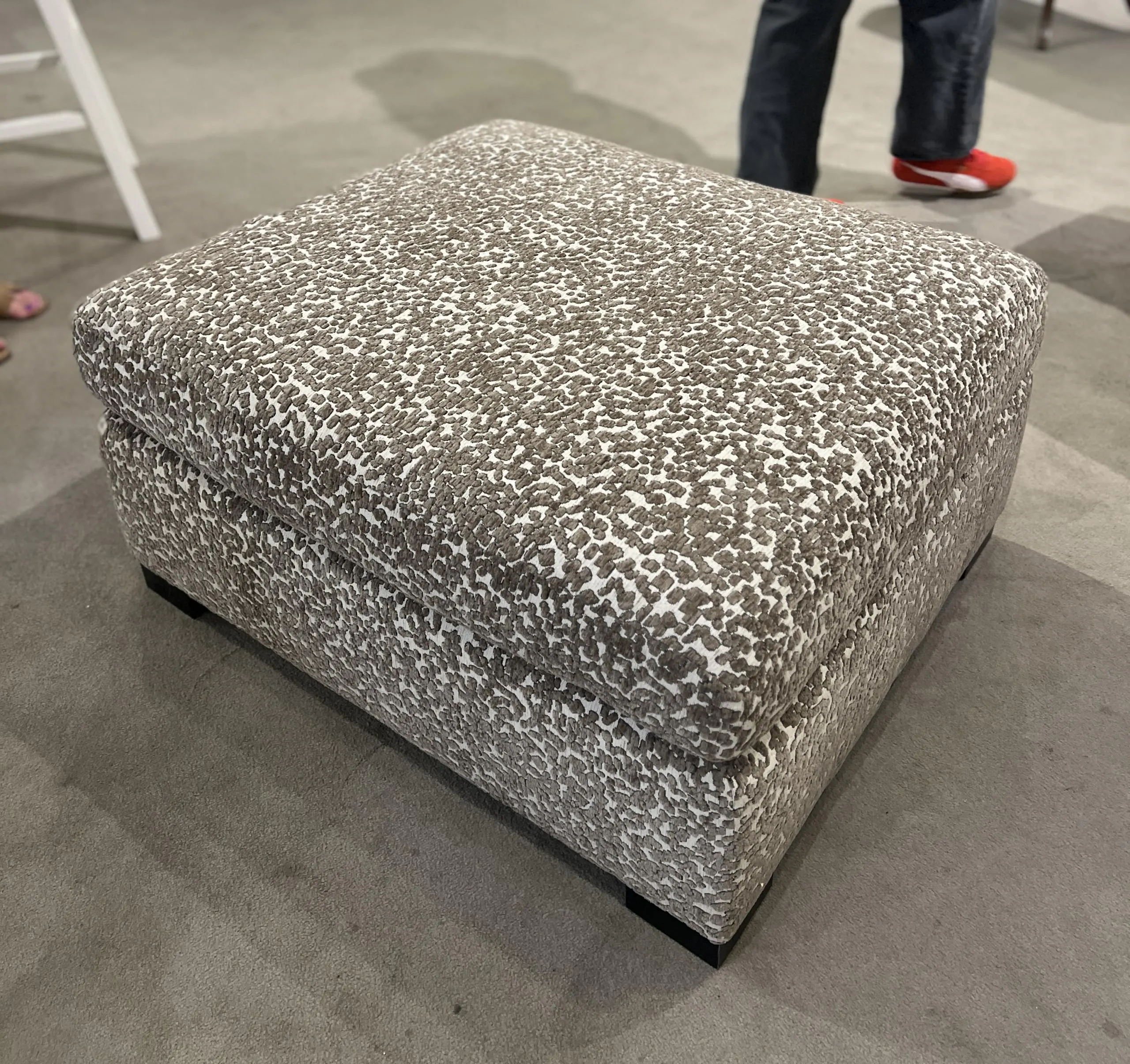 Century LTD7100-12/250 Great Room Ottoman