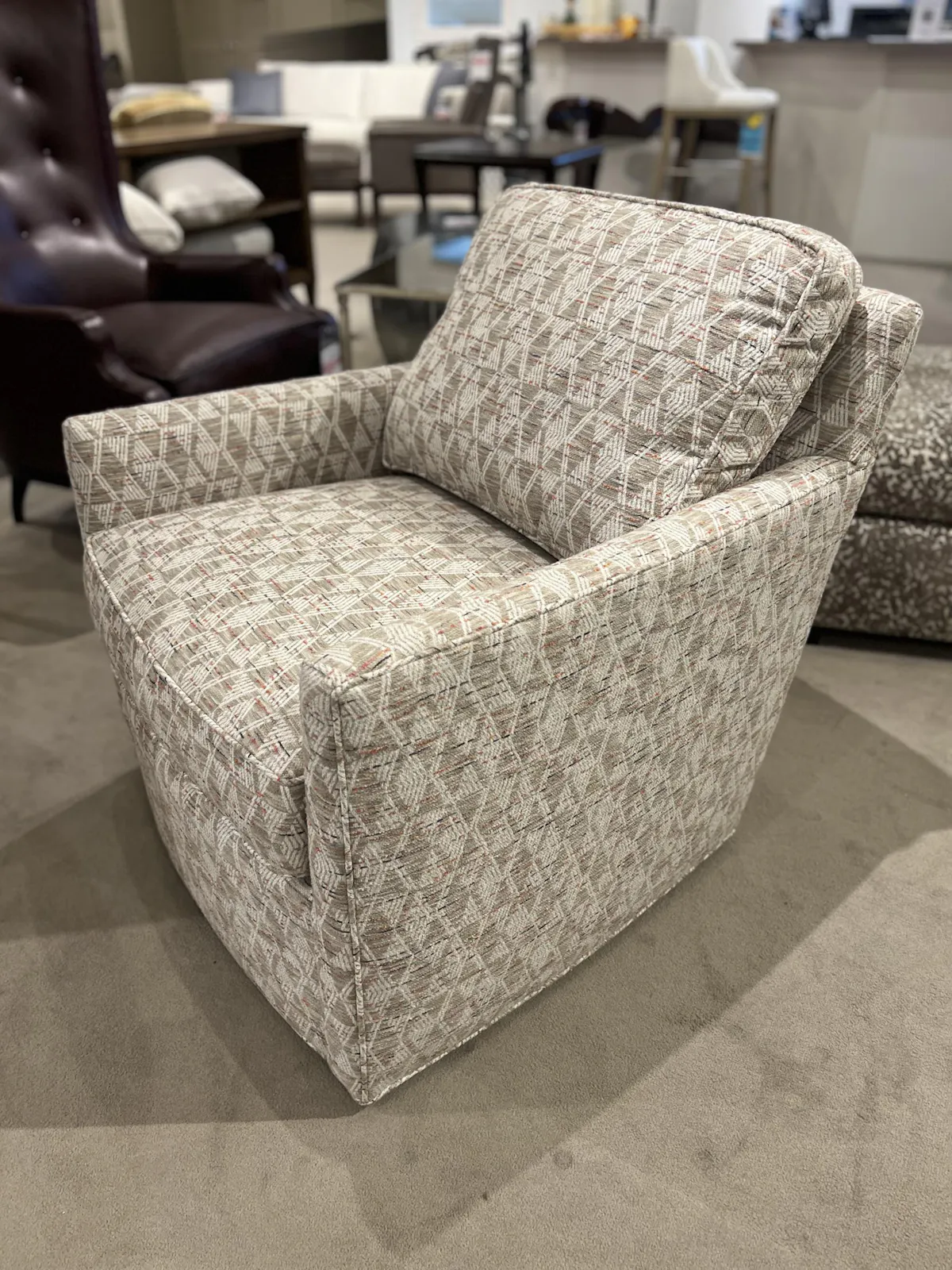 Century ESN300-8/230 Willis Swivel Chair Century ESN300-8/230 Willis Swivel Chair