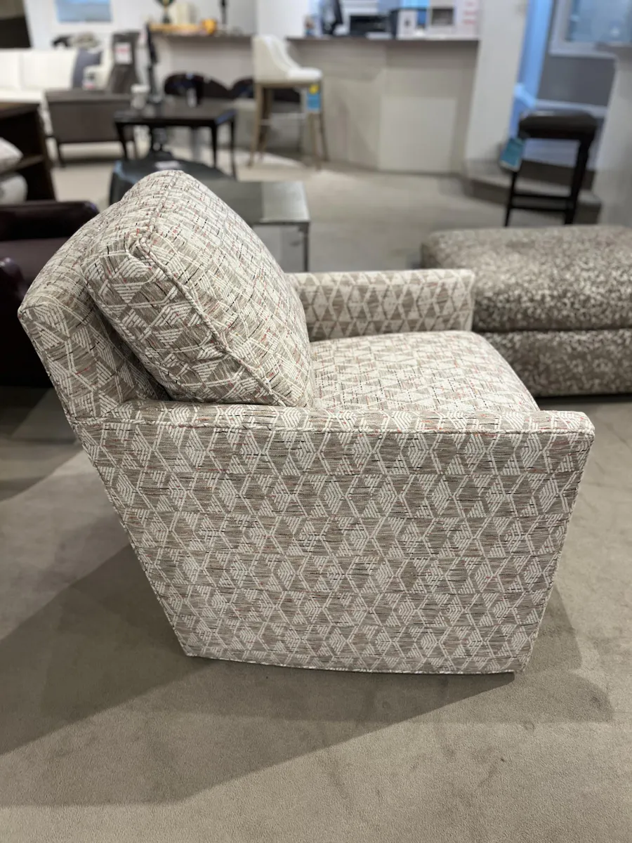 Century ESN300-8/230 Willis Swivel Chair Century ESN300-8/230 Willis Swivel Chair