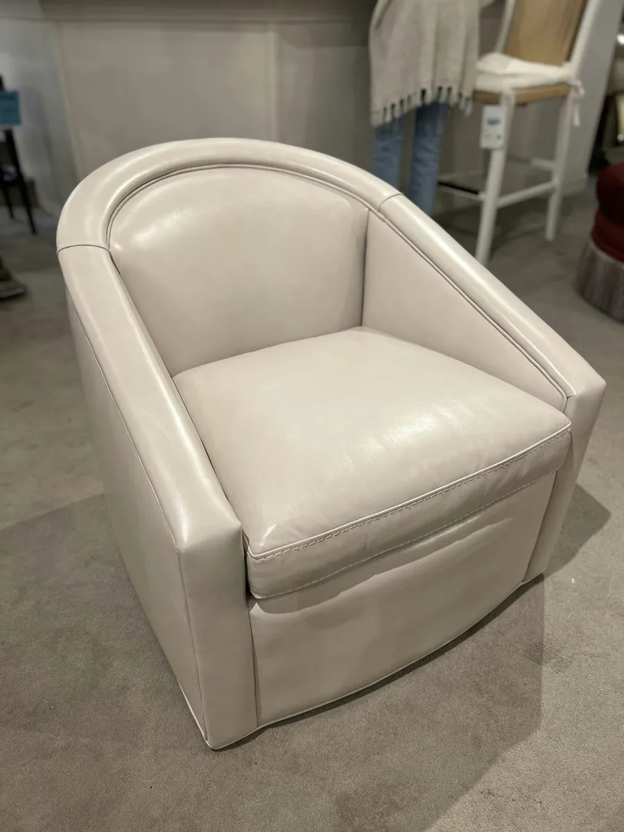 Hancock and Moore 6590-S/01017 Ozzy Swivel Chair Hancock and Moore 6590-S/01017 Ozzy Swivel Chair