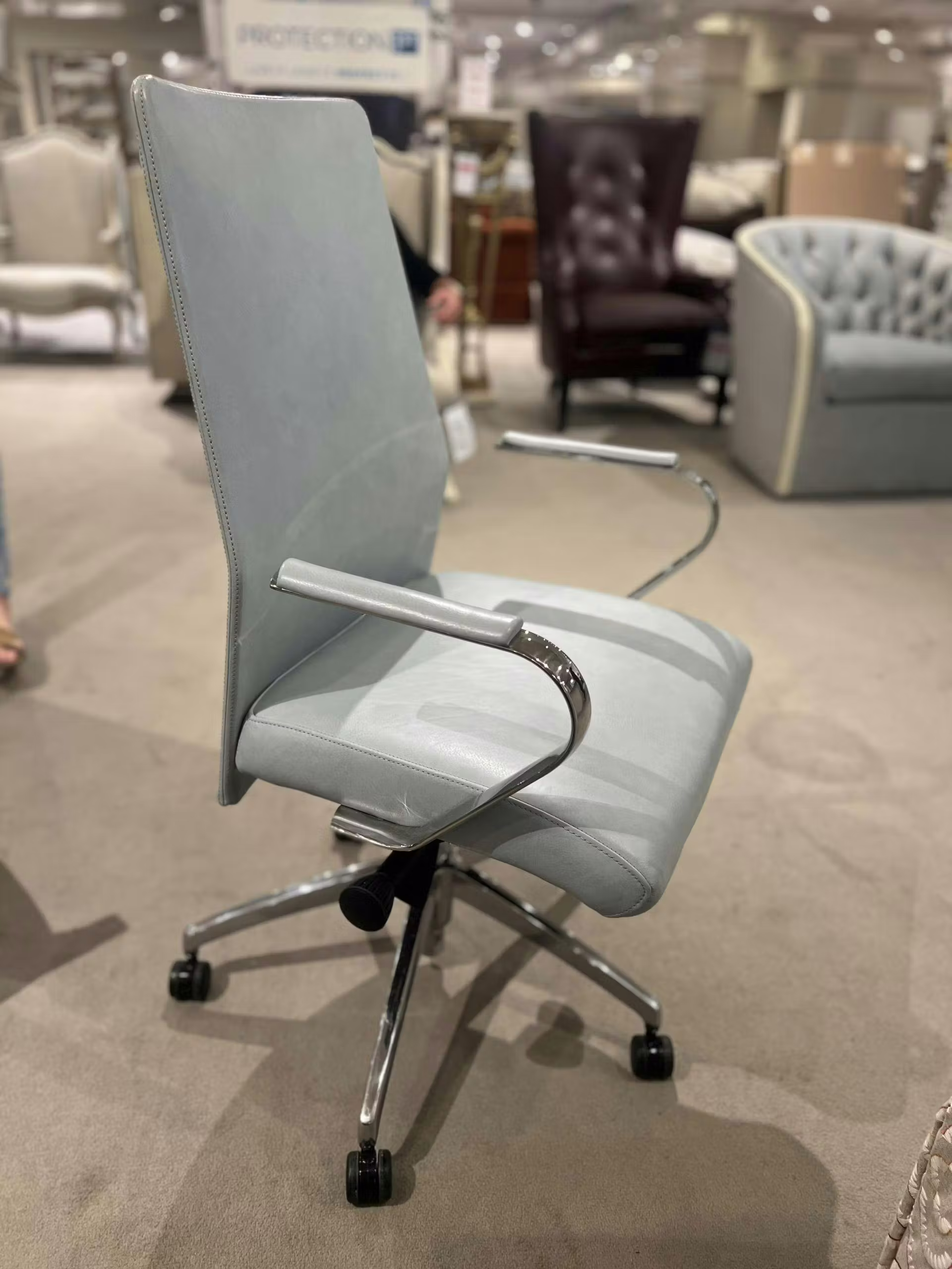 Hancock and Moore 5882ST-UPH/00368 Blade UPH Back Swivel Chair W/UPH.AR