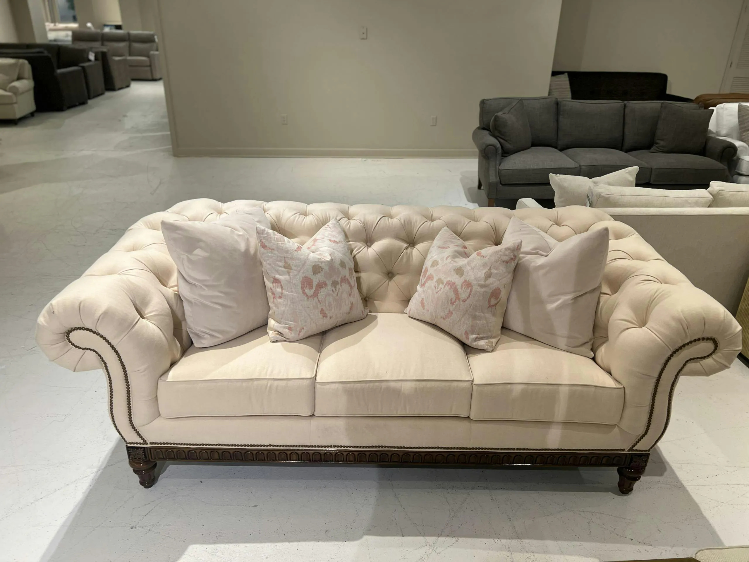 Hancock and Moore 1744/00338 Chancellor Tufted Sofa