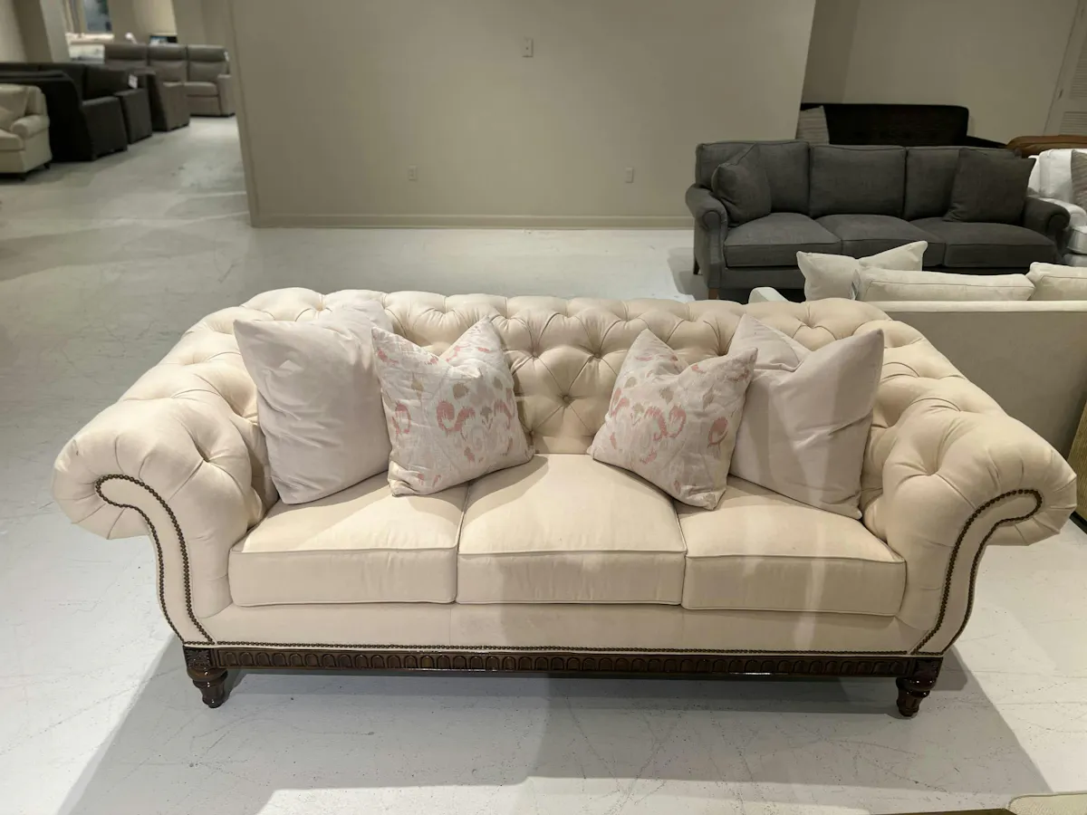 Hancock and Moore 1744/00338 Chancellor Tufted Sofa Hancock and Moore 1744/00338 Chancellor Tufted Sofa