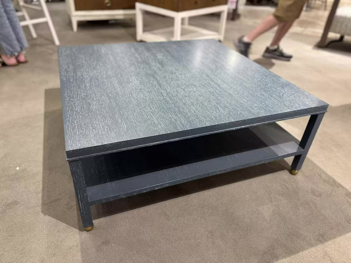 Century CR9-602-3/40 Bedford Cocktail Table Century CR9-602-3/40 Bedford Cocktail Table
