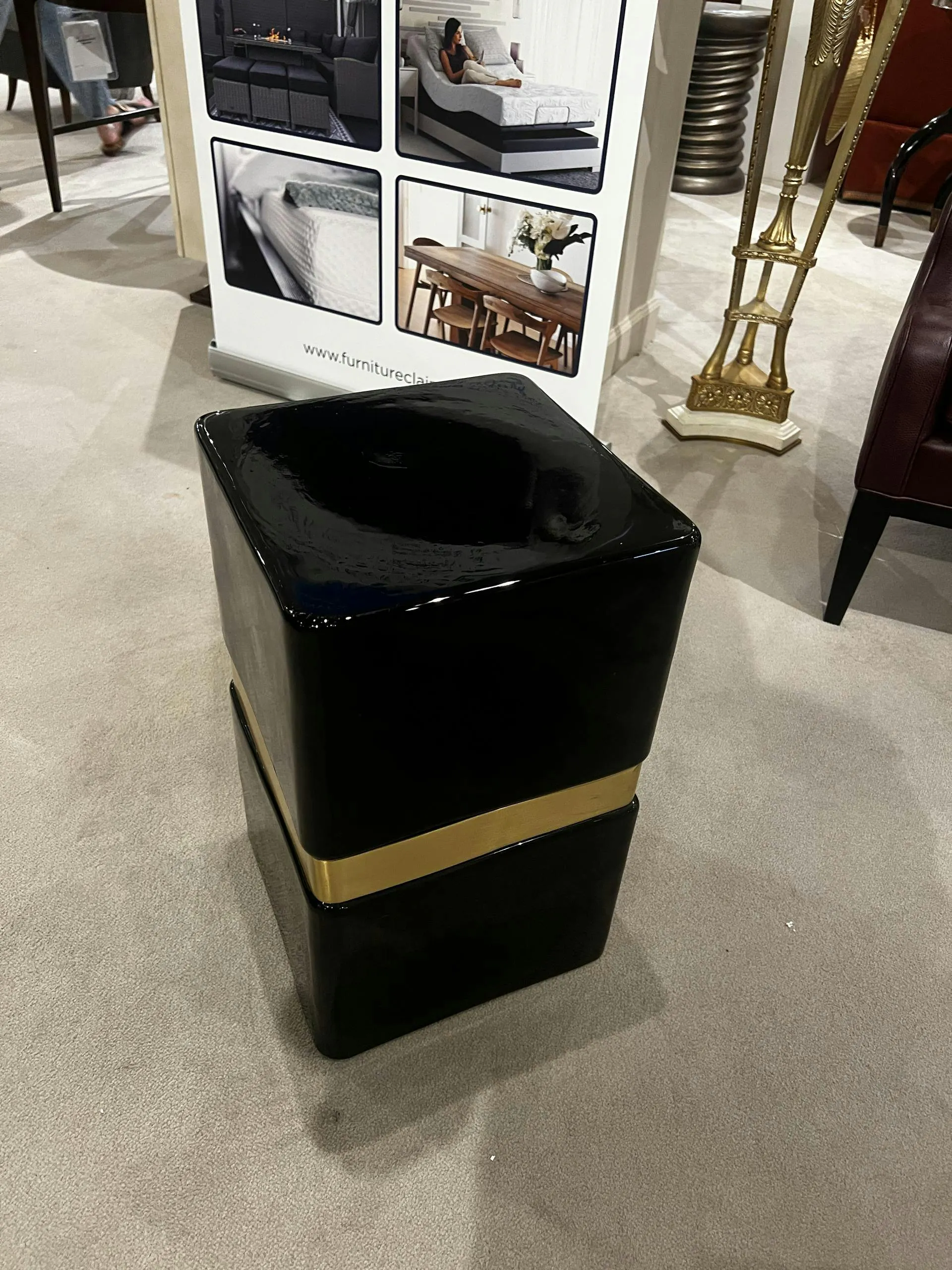 Century SF6092/210 Maverick Accent Table