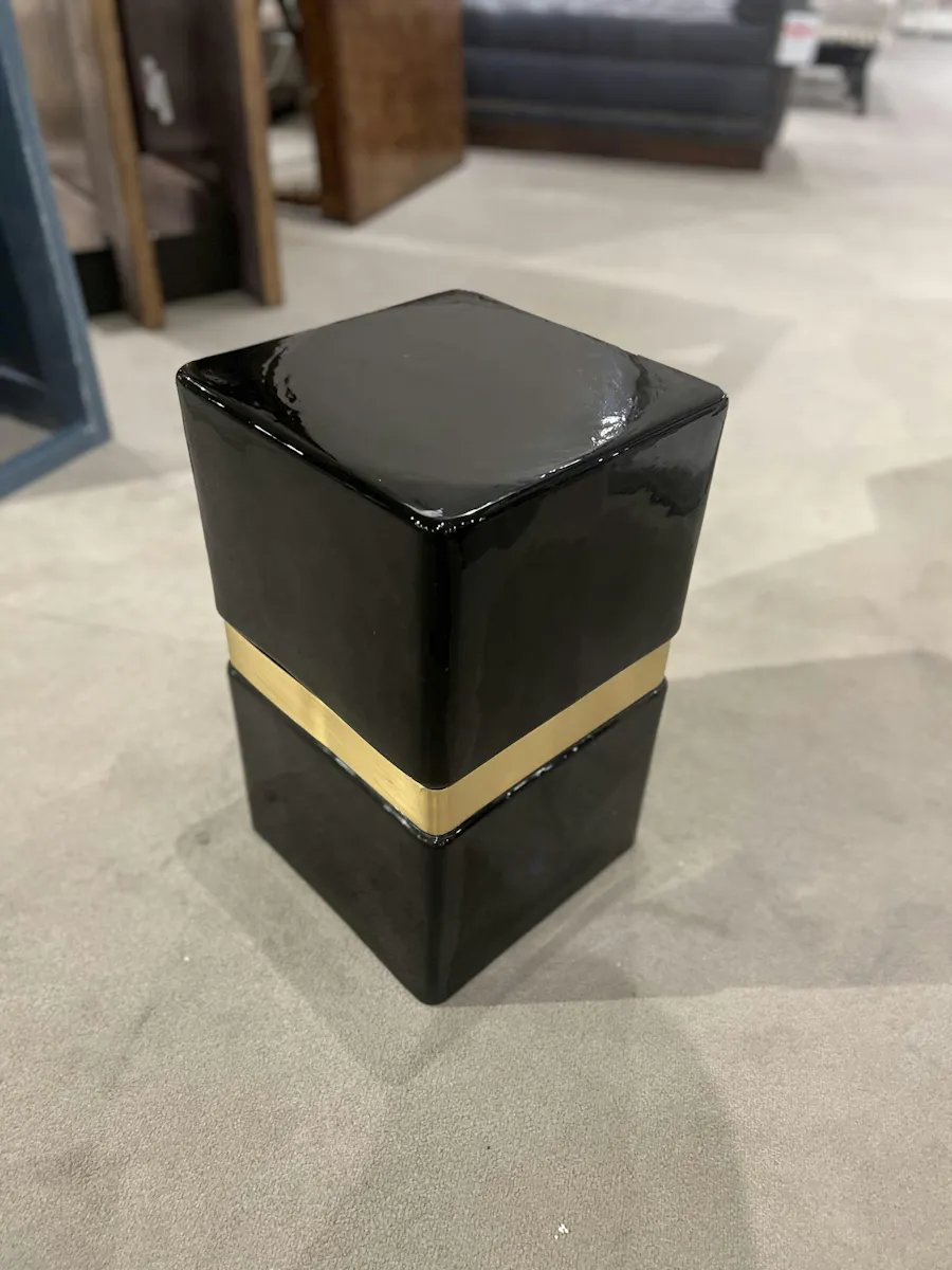 Century SF6092/210 Maverick Accent Table Century SF6092/210 Maverick Accent Table