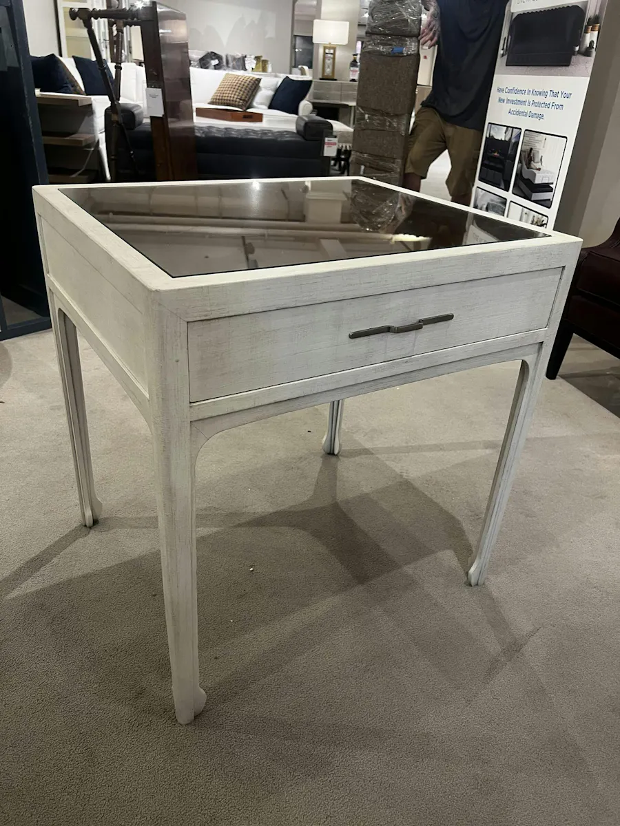 Century AE9-631/100 Jodi Side Table Century AE9-631/100 Jodi Side Table