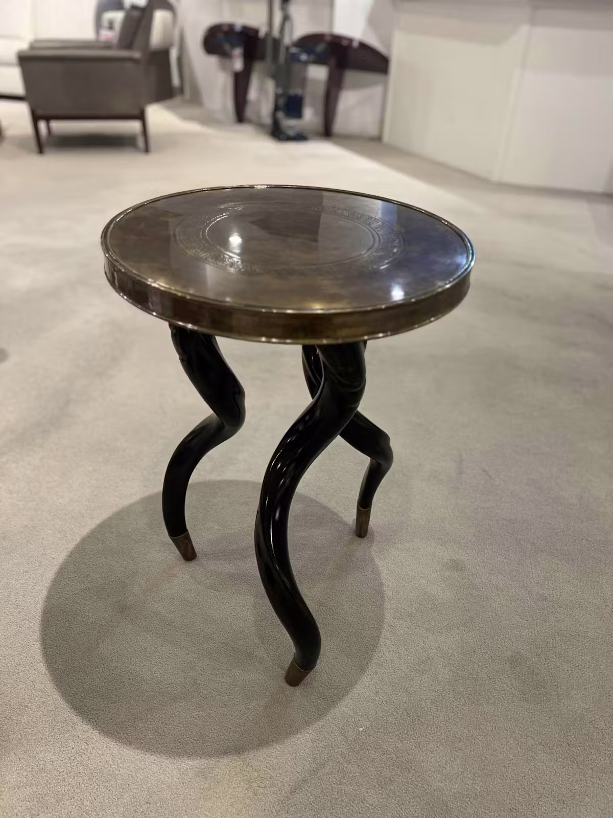 Century SF5047/160 Faux Horn Chairside Table Century SF5047/160 Faux Horn Chairside Table