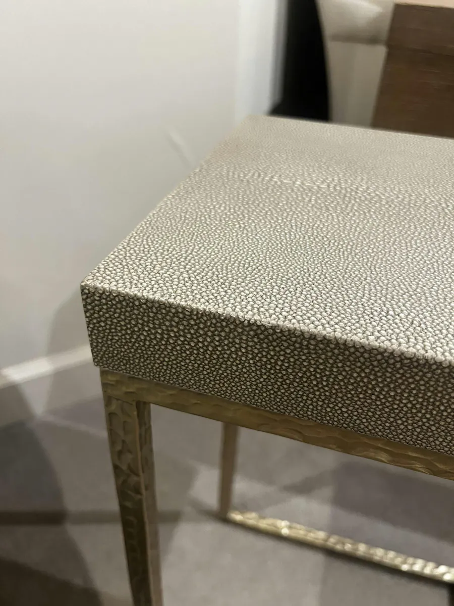 Century MN5811/150 Laurent Accent Table Century MN5811/150 Laurent Accent Table