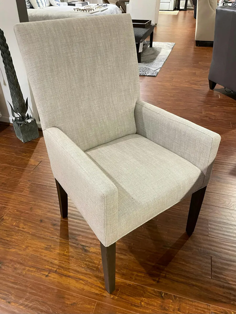 Bassett 4121-0842H Harvest Dining Table and Chairs Bassett 4121-0842H Harvest Dining Table and Chairs