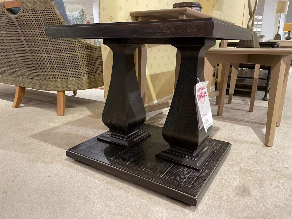 Bassett 6513-0665 End Table Bassett 6513-0665 End Table