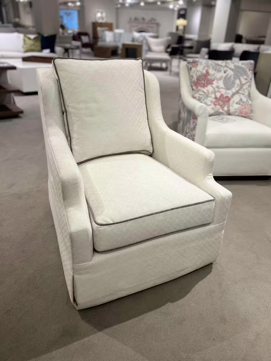 Hickory Chair PE6722-01/200 Harrison Swivel Chair Hickory Chair PE6722-01/200 Harrison Swivel Chair