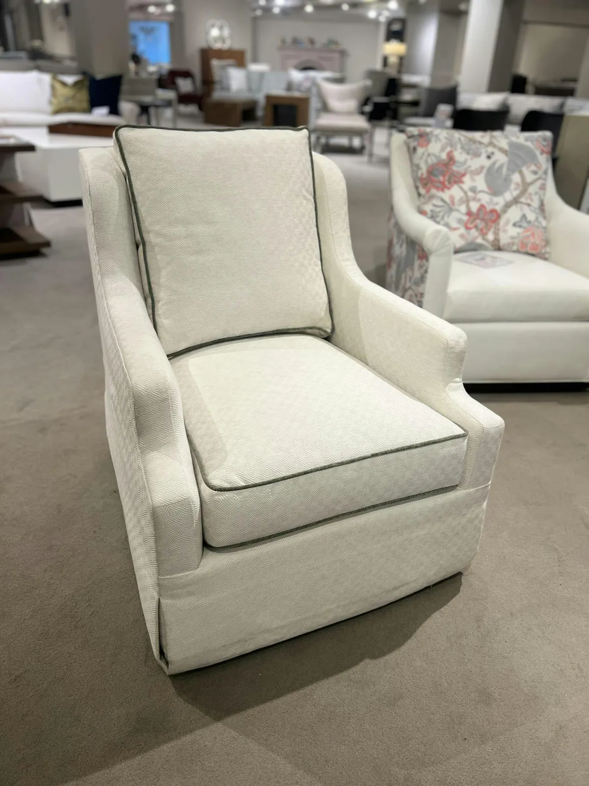 Hickory Chair PE6722-01/200 Harrison Swivel Chair Hickory Chair PE6722-01/200 Harrison Swivel Chair