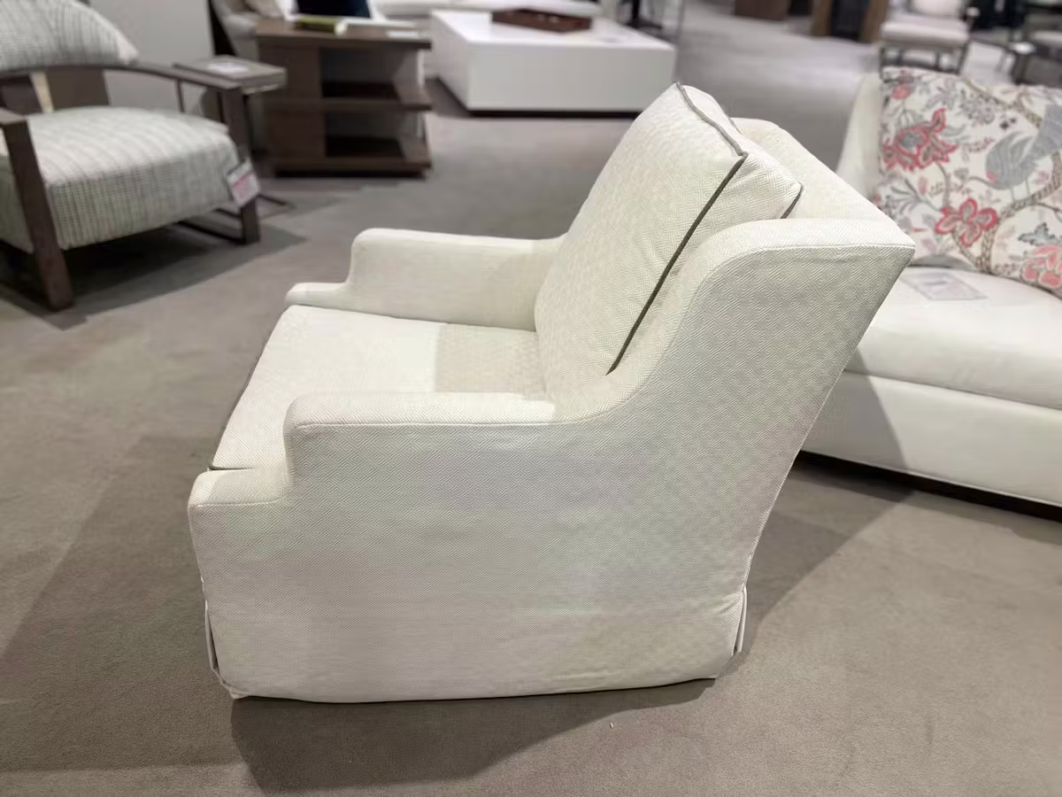Hickory Chair PE6722-01/200 Harrison Swivel Chair Hickory Chair PE6722-01/200 Harrison Swivel Chair
