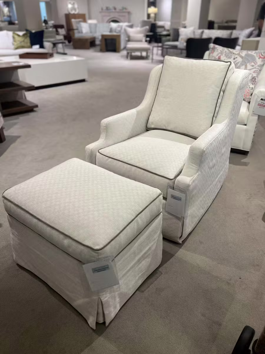 Hickory Chair PE6722-01/200 Harrison Swivel Chair Hickory Chair PE6722-01/200 Harrison Swivel Chair