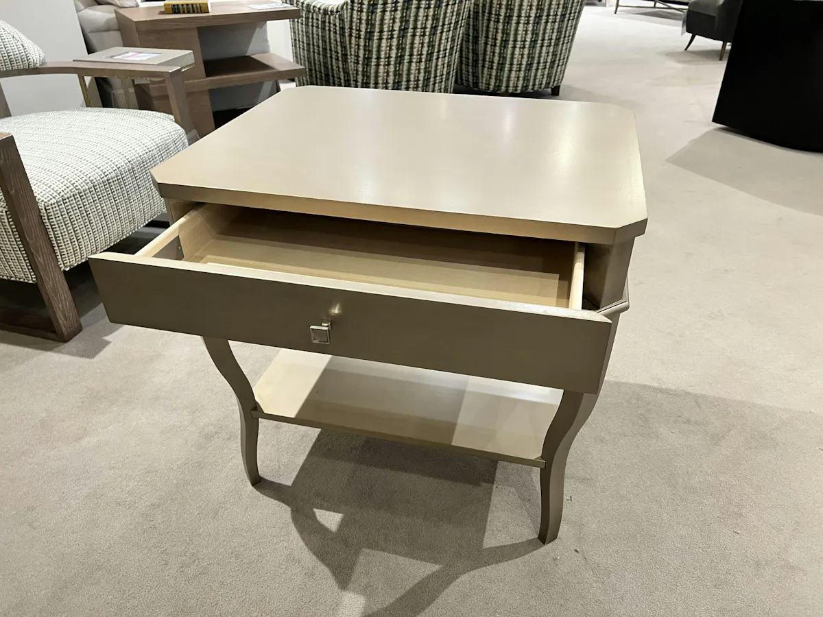 Hickory Chair HC1582-70/90 West Places Side Table Hickory Chair HC1582-70/90 West Places Side Table