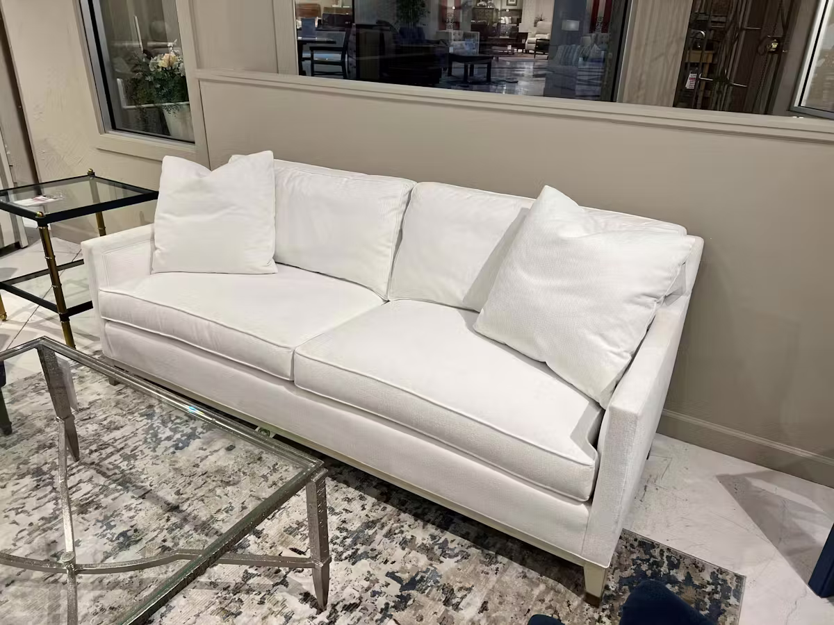Hickory Chair PE2249-20/260 Serpentine Sofa Hickory Chair PE2249-20/260 Serpentine Sofa