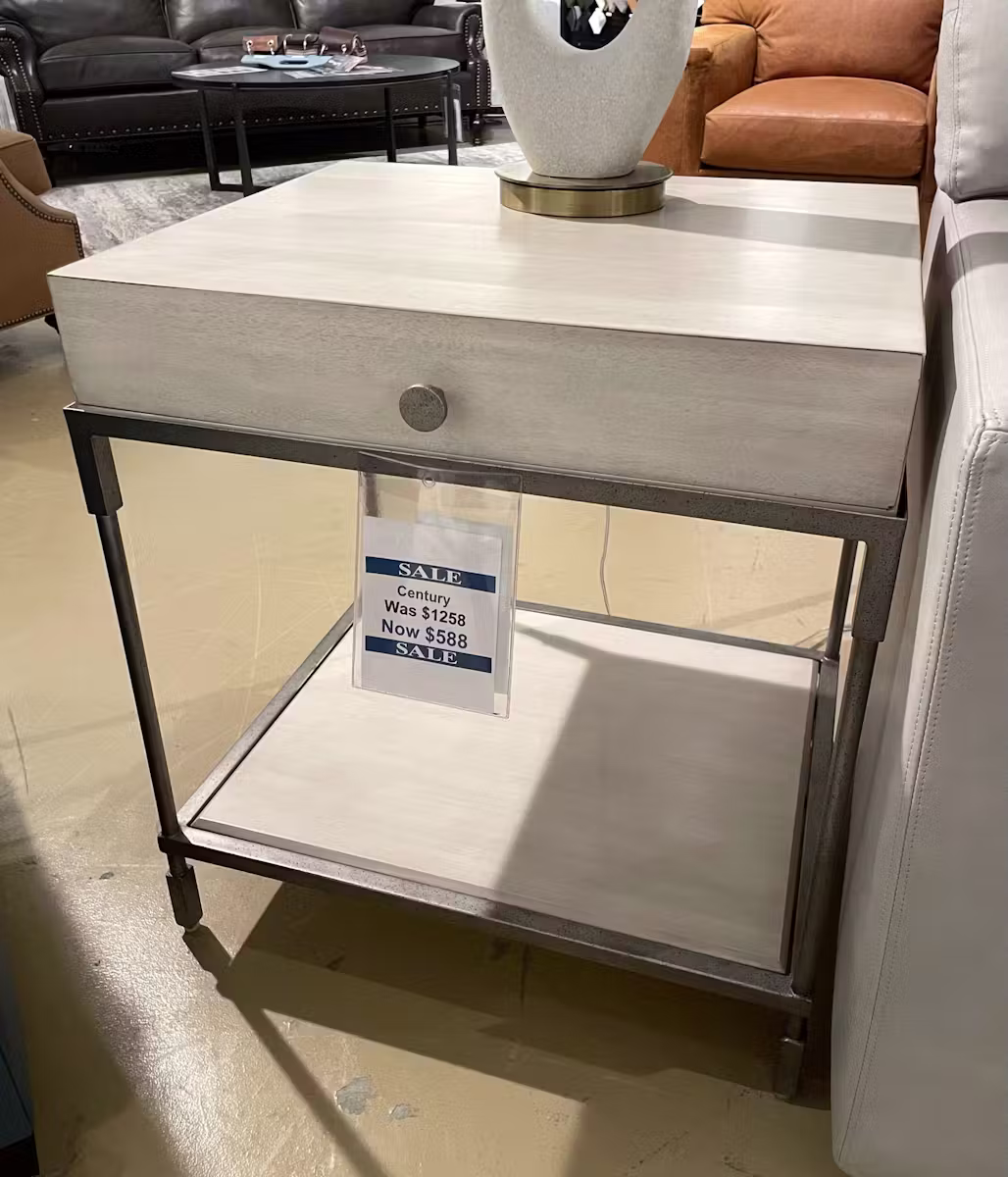 Century CT4013-PN Wesport End Table Century CT4013-PN Wesport End Table