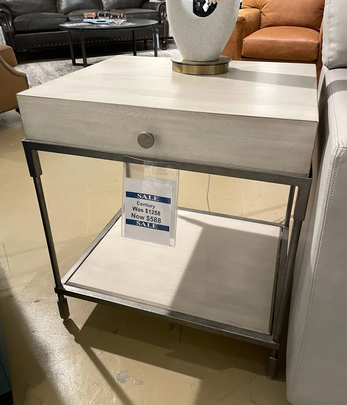 Century CT4013-PN Wesport End Table Century CT4013-PN Wesport End Table