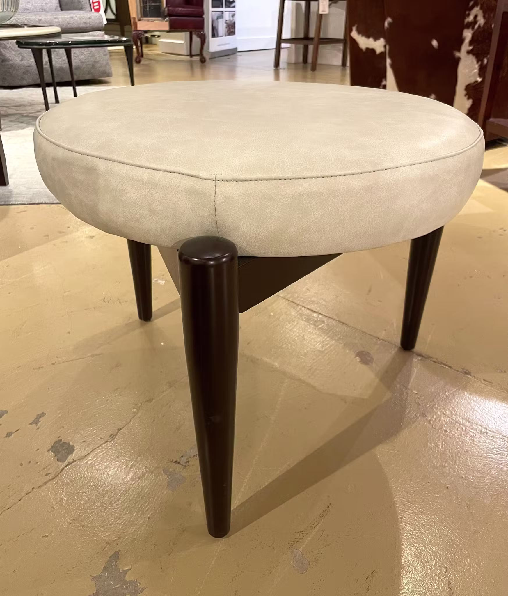McKinley 573-PEG Peg Stool in White