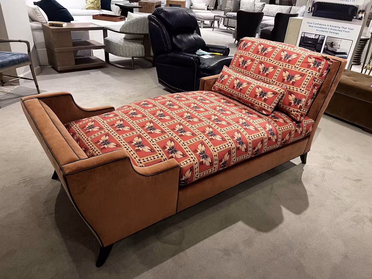 Jessica Charles 377/10410 Brenna Chaise Jessica Charles 377/10410 Brenna Chaise