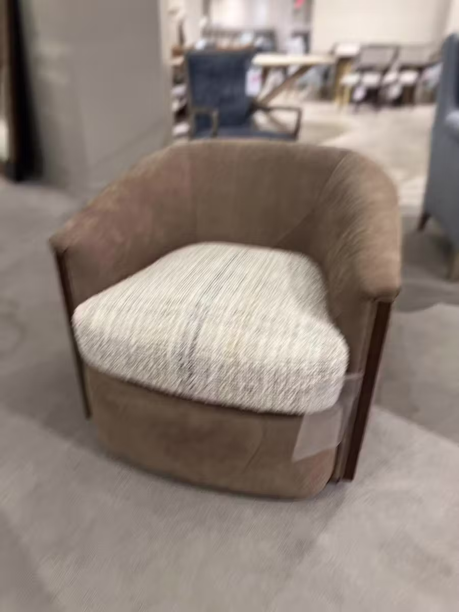 Hancock and Moore 6952-S Summerson Swivel Chair Hancock and Moore 6952-S Summerson Swivel Chair