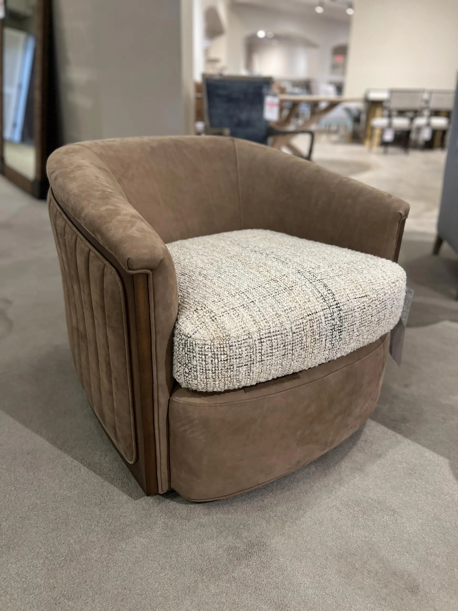 Hancock and Moore 6952-S Summerson Swivel Chair