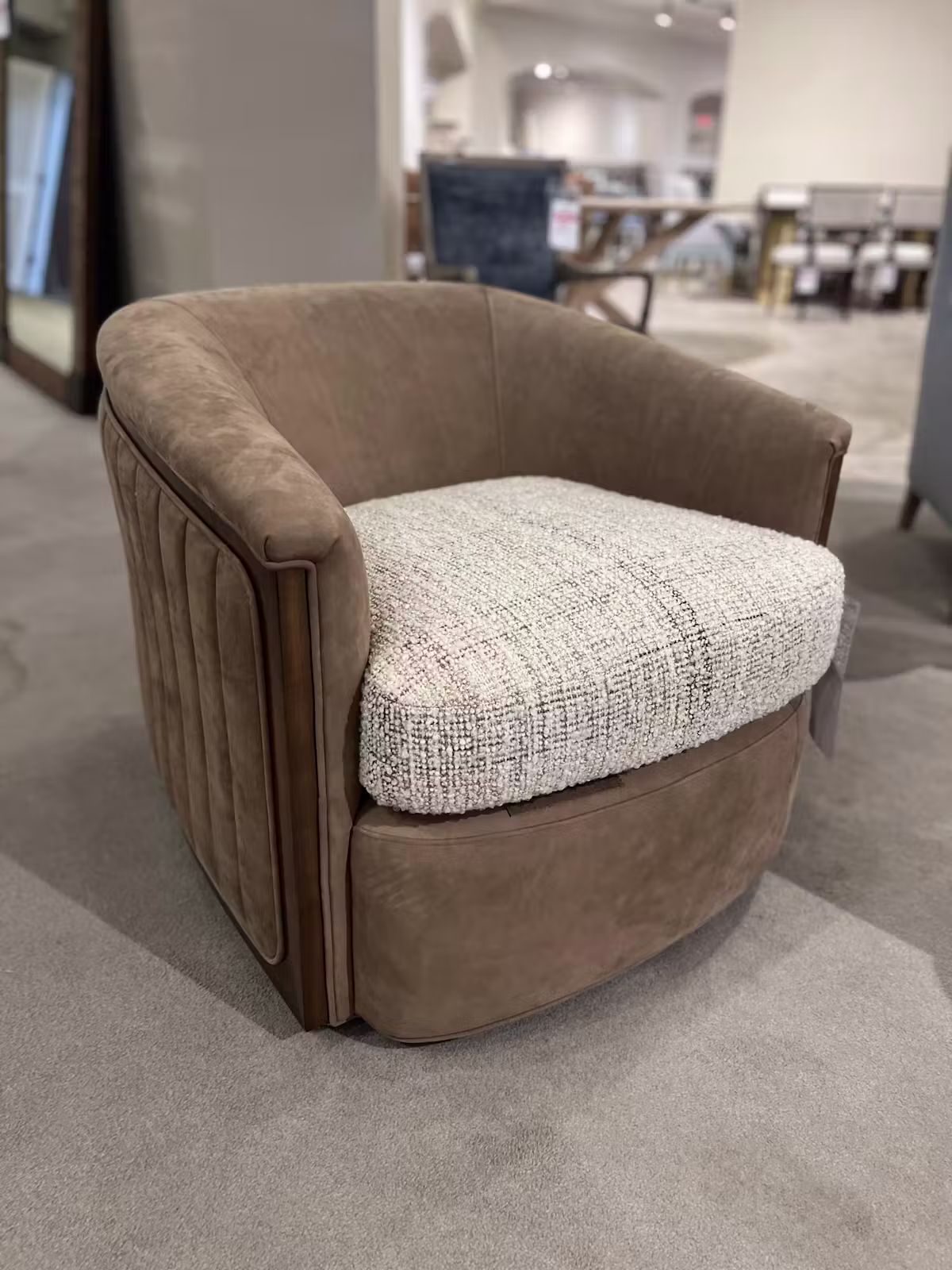 Hancock and Moore 6952-S Summerson Swivel Chair Hancock and Moore 6952-S Summerson Swivel Chair