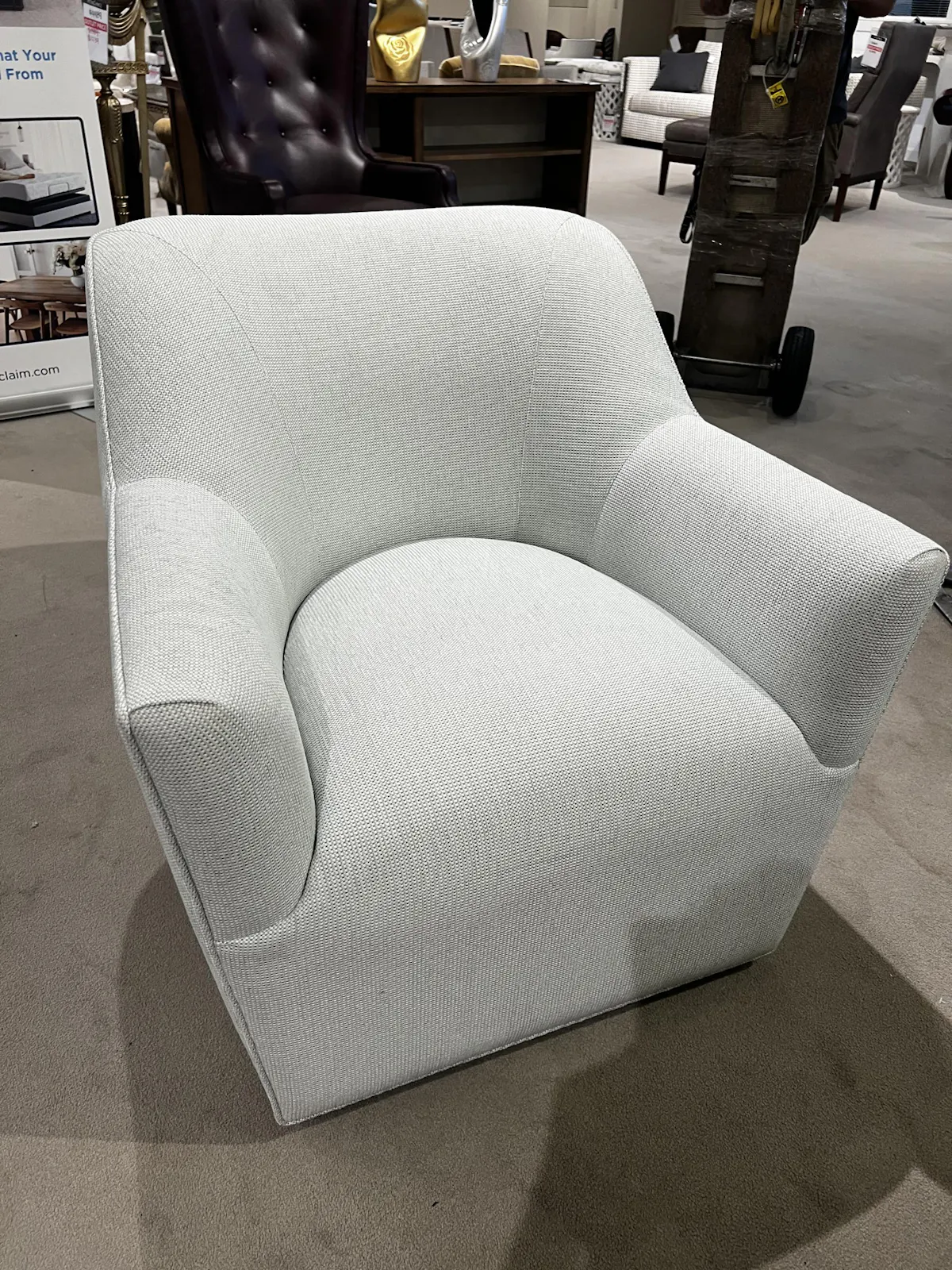 Jessica Charles 5168-S/10833 Walton Swivel Chair Jessica Charles 5168-S/10833 Walton Swivel Chair