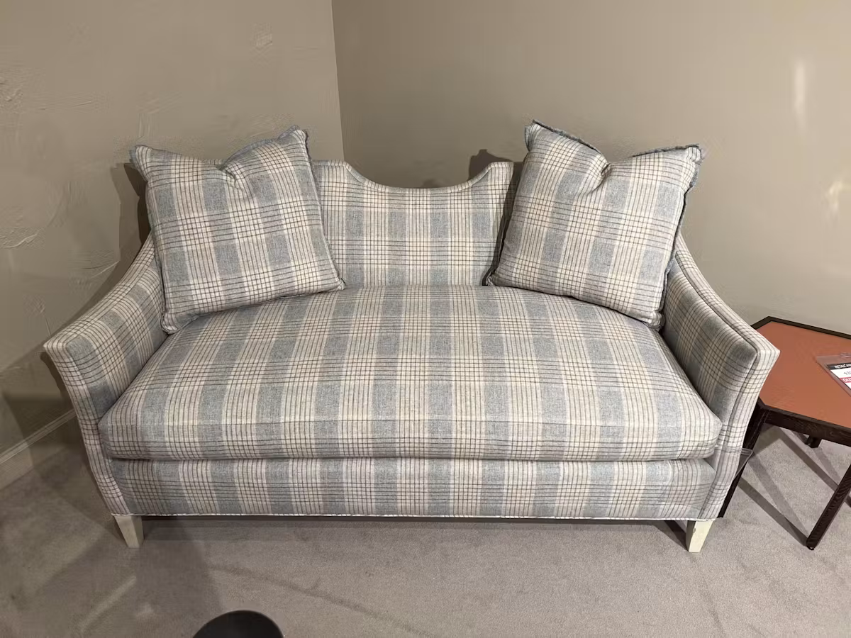 Jessica Charles 1752/10810 Fauna Settee Jessica Charles 1752/10810 Fauna Settee