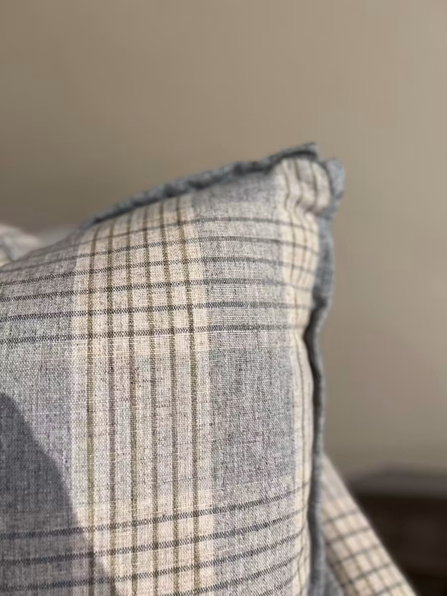 Jessica Charles 1752/10810 Fauna Settee Jessica Charles 1752/10810 Fauna Settee