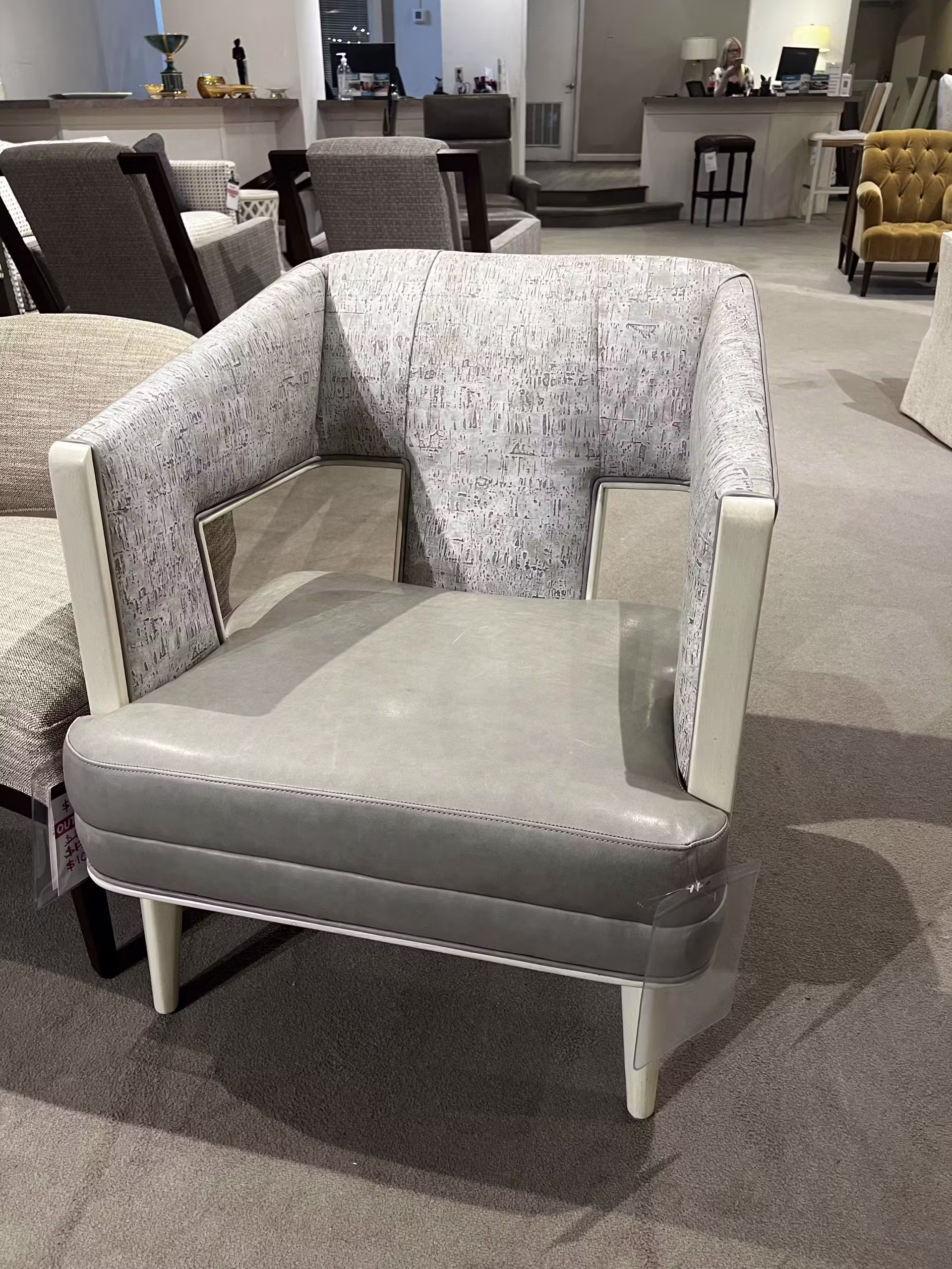 Hancock and Moore 6614-1/00352 Lars Chair