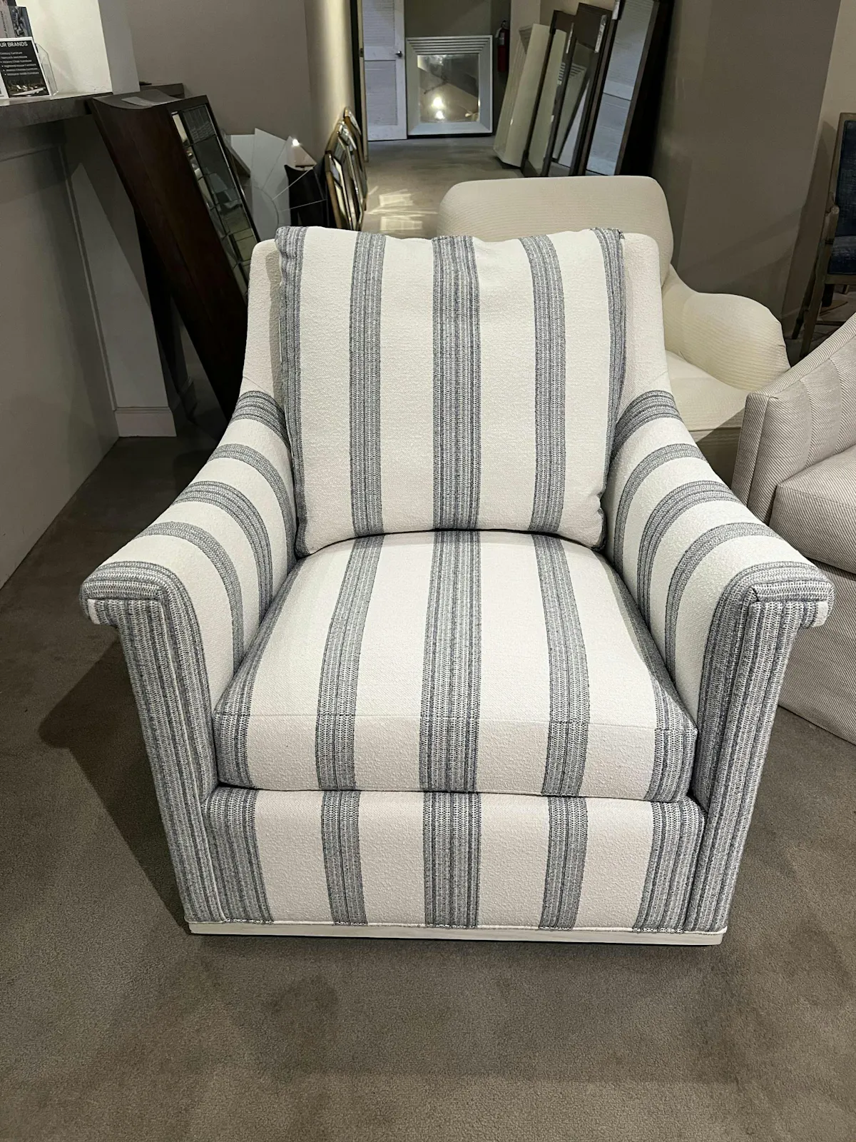 Hickory Chair HC9509-SW280 Jules Swivel Chair Hickory Chair HC9509-SW280 Jules Swivel Chair