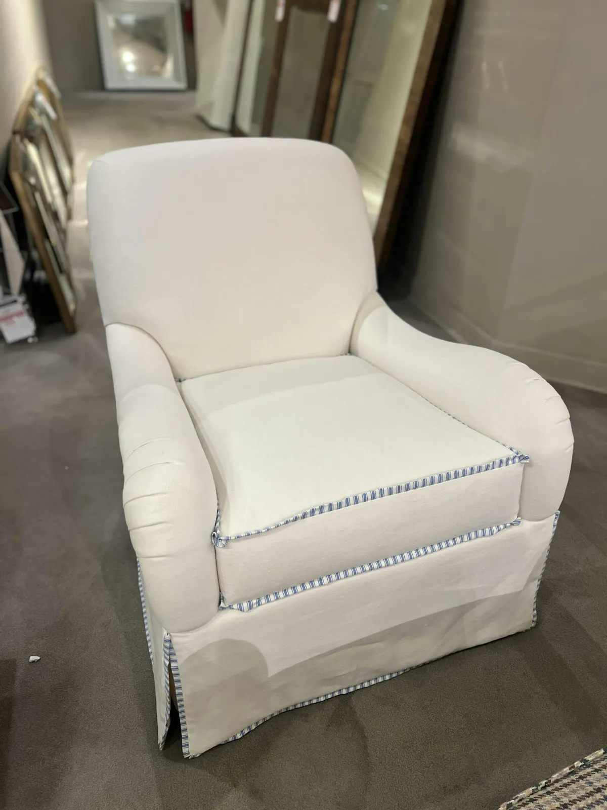 Hickory Chair HC1601-27290 Emory Swivel Chair Hickory Chair HC1601-27290 Emory Swivel Chair
