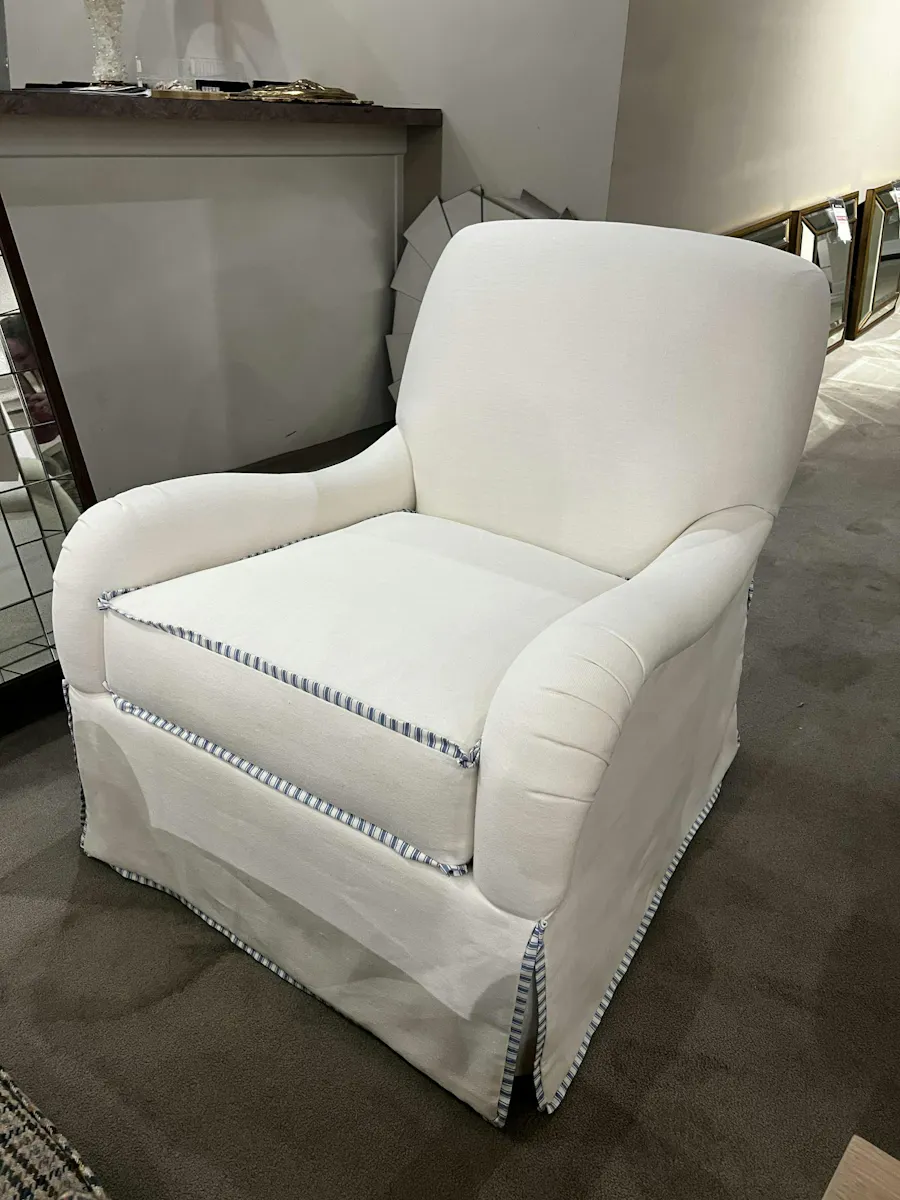 Hickory Chair HC1601-27290 Emory Swivel Chair Hickory Chair HC1601-27290 Emory Swivel Chair