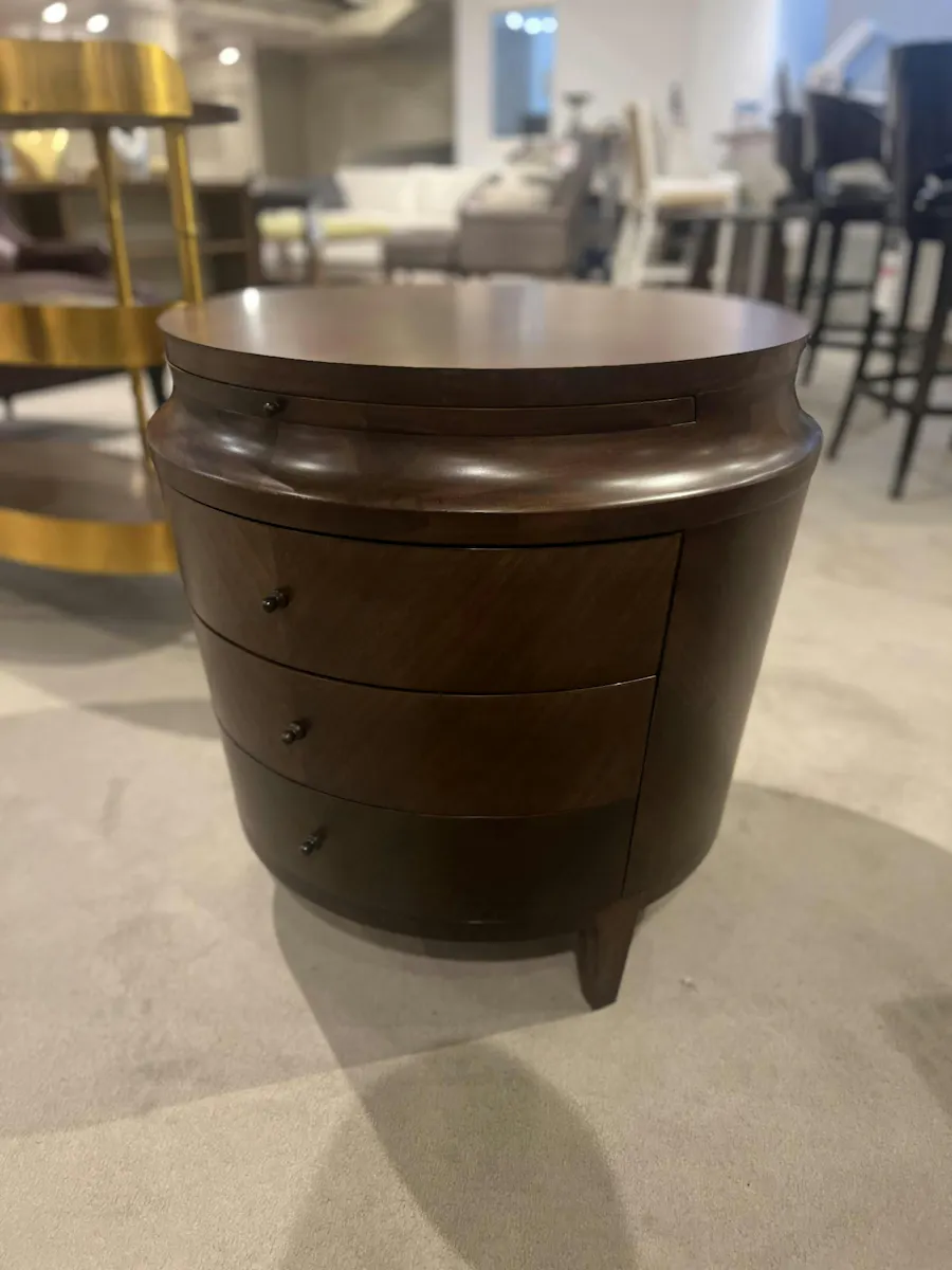 Hickory Chair HC7290-10 Scalloped Side Table Hickory Chair HC7290-10 Scalloped Side Table