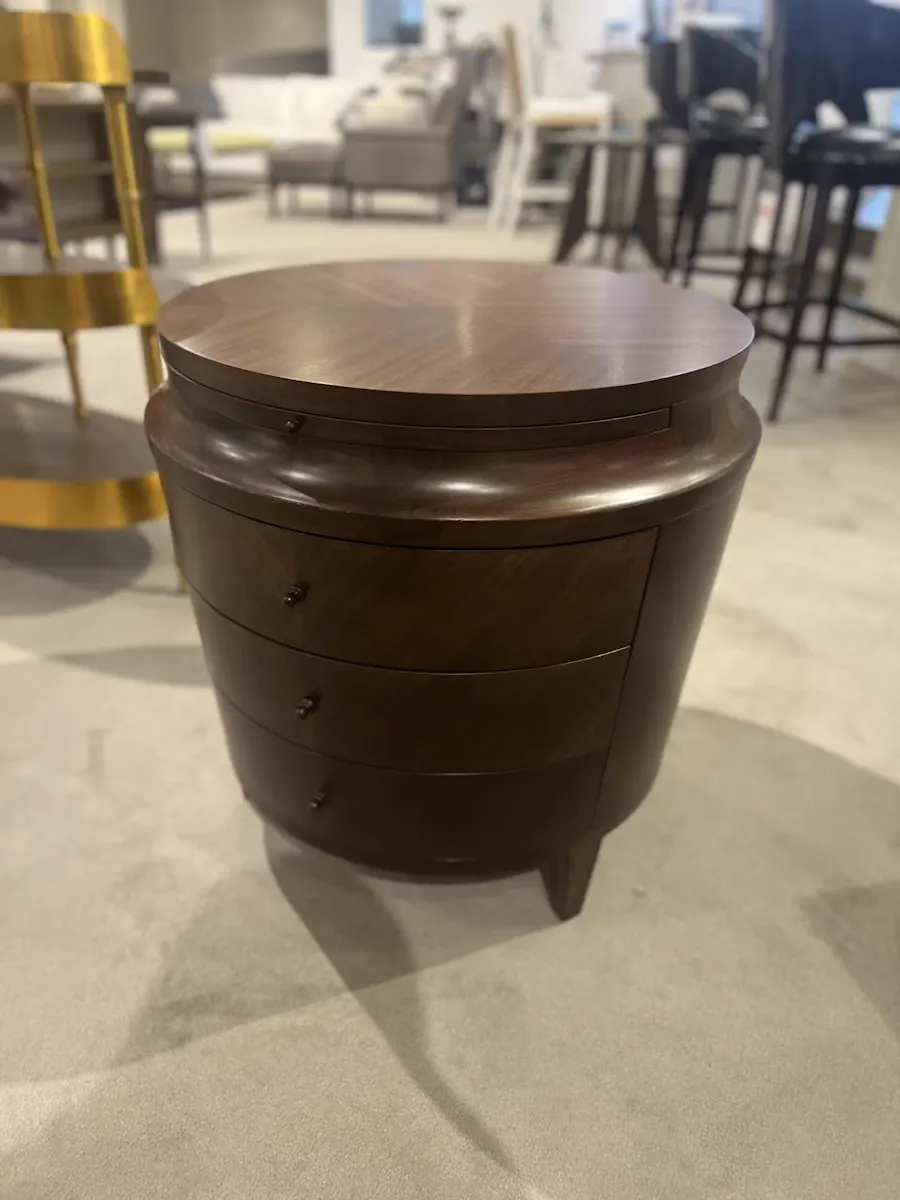 Hickory Chair HC7290-10 Scalloped Side Table Hickory Chair HC7290-10 Scalloped Side Table