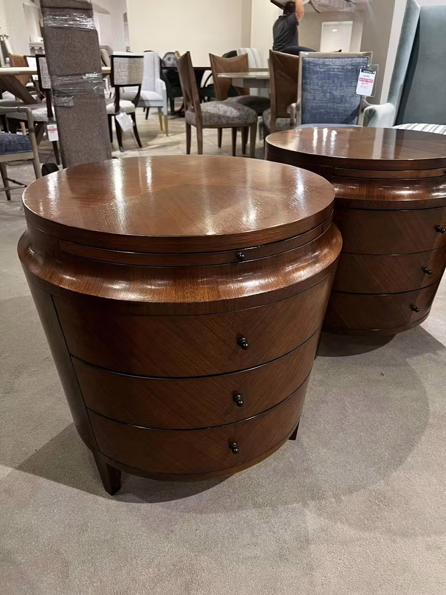 Hickory Chair HC7290-70 Scalloped Side Table Hickory Chair HC7290-70 Scalloped Side Table