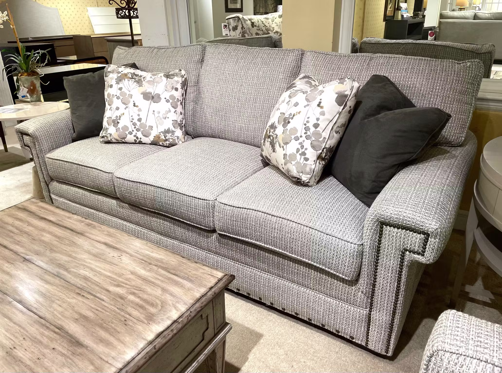 Kinciad 276-86F Custom Sofa and Chair