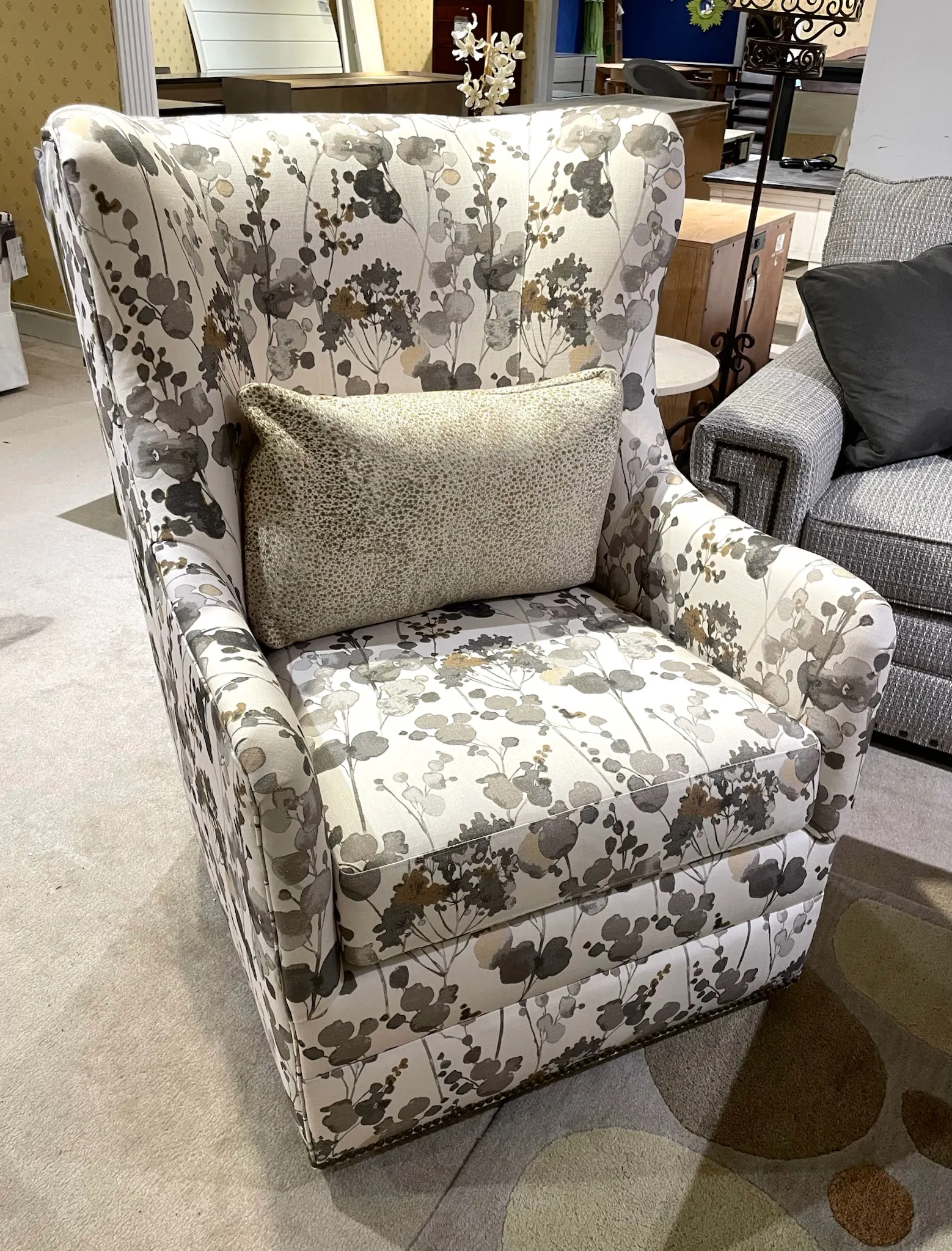 Kincaid 073-02 Asher Swivel Chair