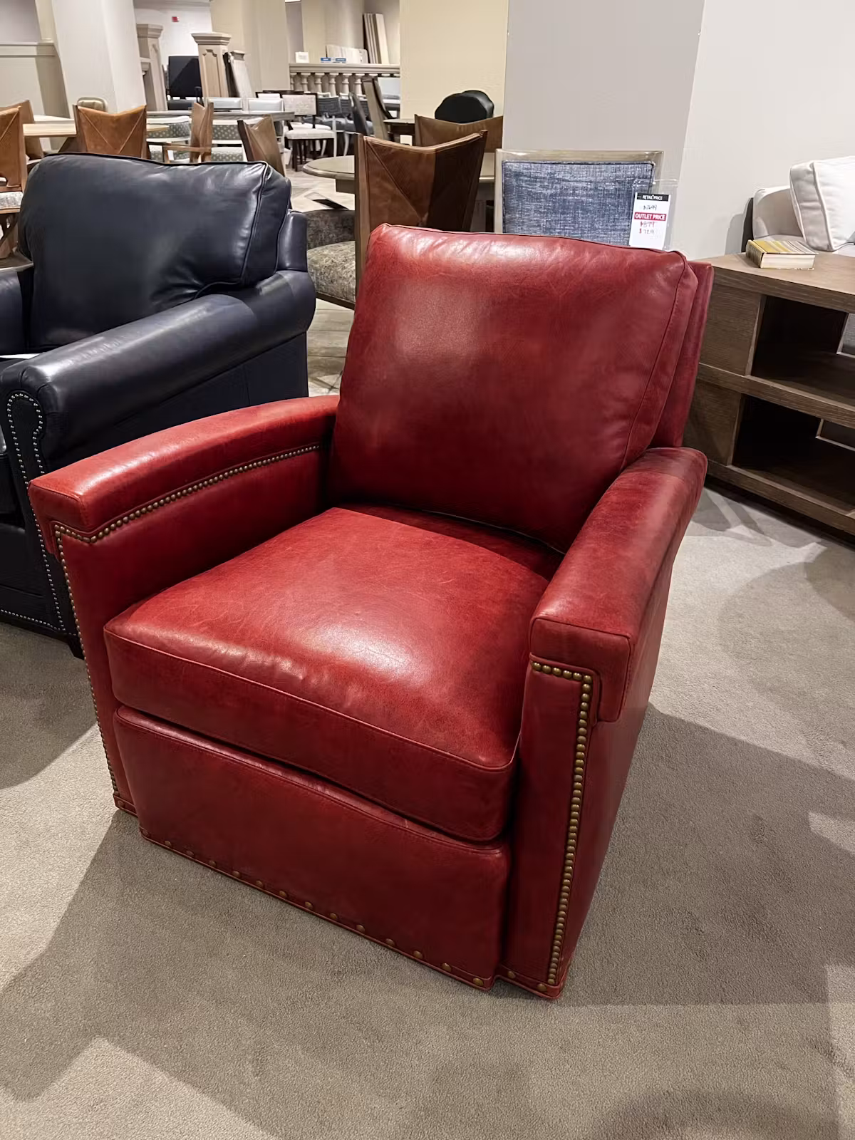 Hancock and Moore 6907-S/01101 Holiday Swivel Chair Hancock and Moore 6907-S/01101 Holiday Swivel Chair