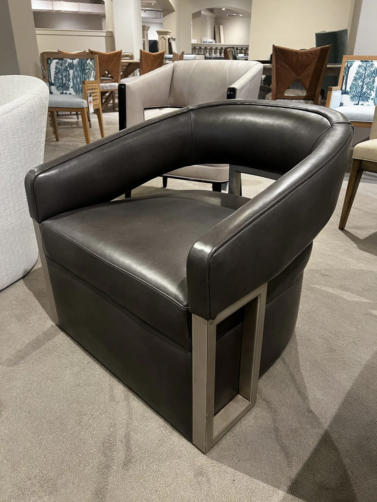 Hancock and Moore 6793-S/758 Elon Swivel Chair Hancock and Moore 6793-S/758 Elon Swivel Chair