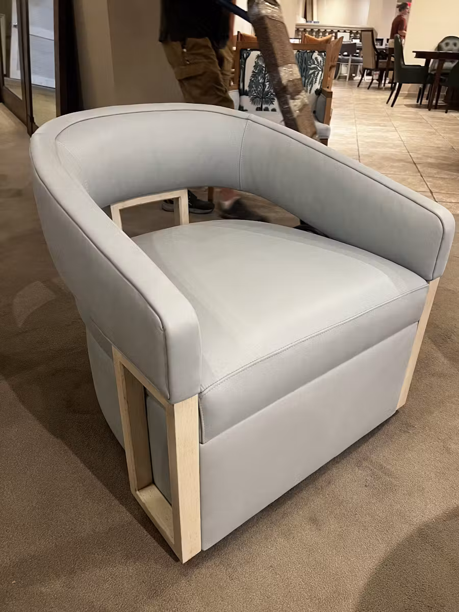 Hancock and Moore 6973-S/1013 Elon Swivel Chair Hancock and Moore 6973-S/1013 Elon Swivel Chair
